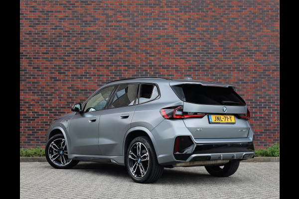 BMW X1 30e xDrive | M onderstel - Sportstoelen - Direct rijden!
