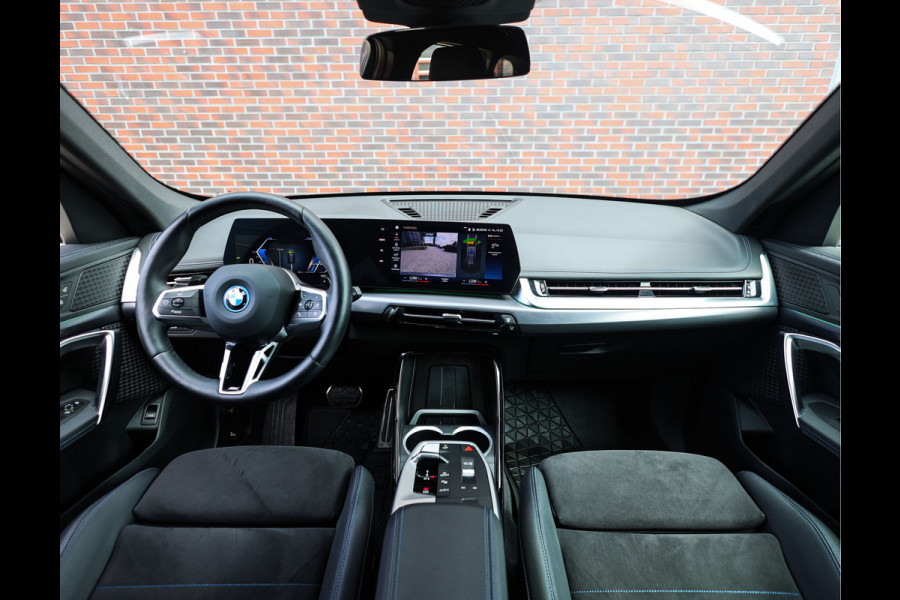 BMW X1 30e xDrive | M onderstel - Sportstoelen - Direct rijden!