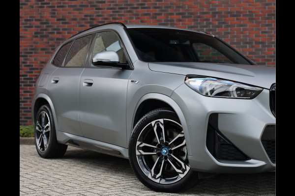 BMW X1 30e xDrive | M onderstel - Sportstoelen - Direct rijden!