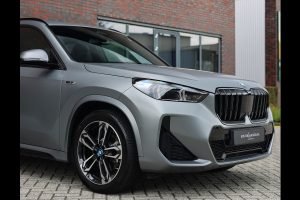 BMW X1 30e xDrive | M onderstel - Sportstoelen - Direct rijden!
