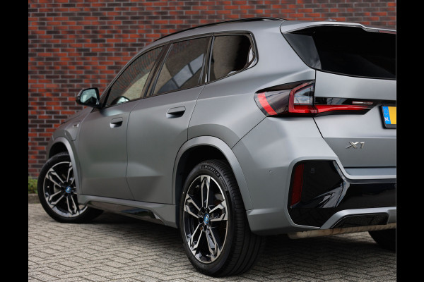 BMW X1 30e xDrive | M onderstel - Sportstoelen - Direct rijden!