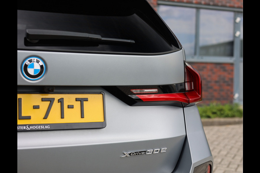 BMW X1 30e xDrive | M onderstel - Sportstoelen - Direct rijden!