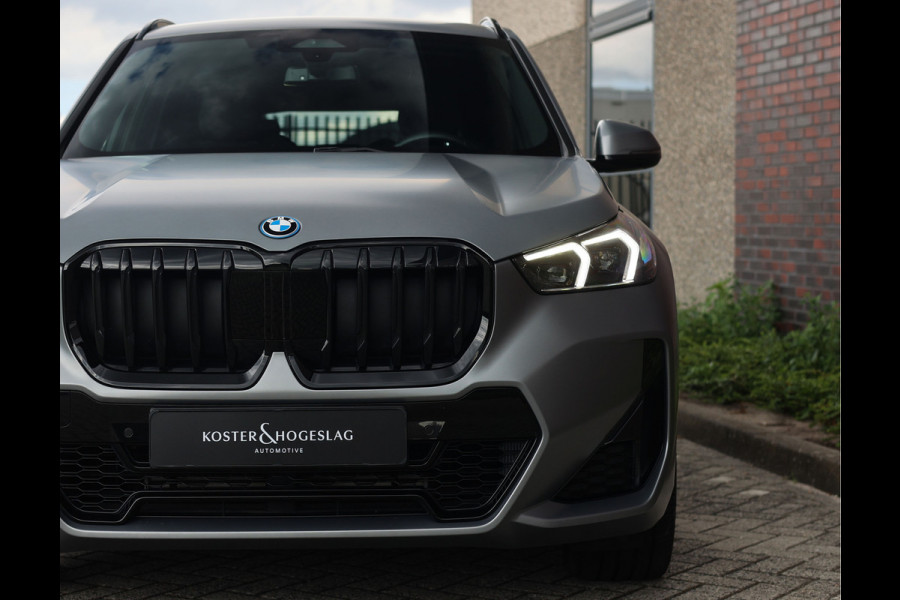 BMW X1 30e xDrive | M onderstel - Sportstoelen - Direct rijden!