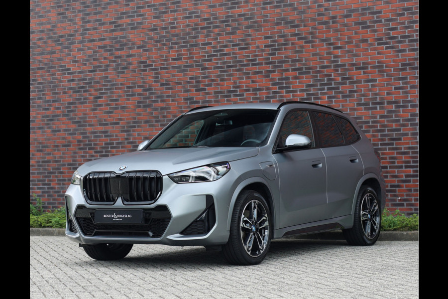 BMW X1 30e xDrive | M onderstel - Sportstoelen - Direct rijden!