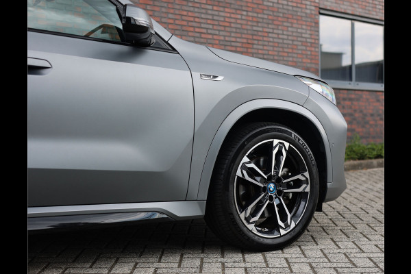 BMW X1 30e xDrive | M onderstel - Sportstoelen - Direct rijden!