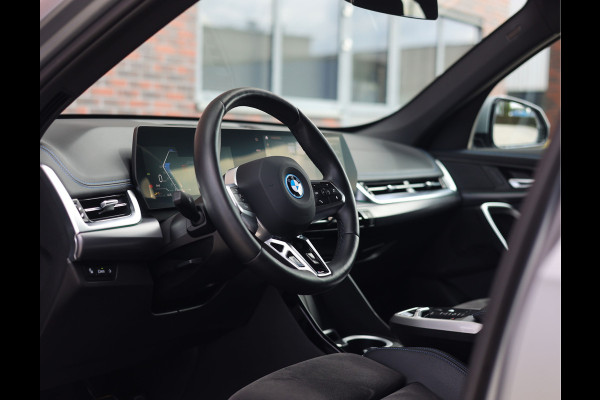 BMW X1 30e xDrive | M onderstel - Sportstoelen - Direct rijden!