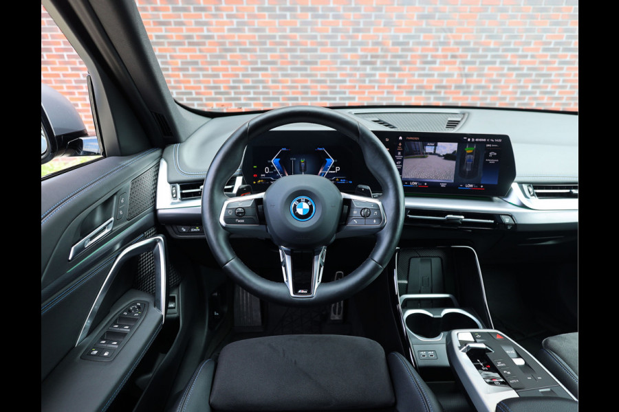 BMW X1 30e xDrive | M onderstel - Sportstoelen - Direct rijden!