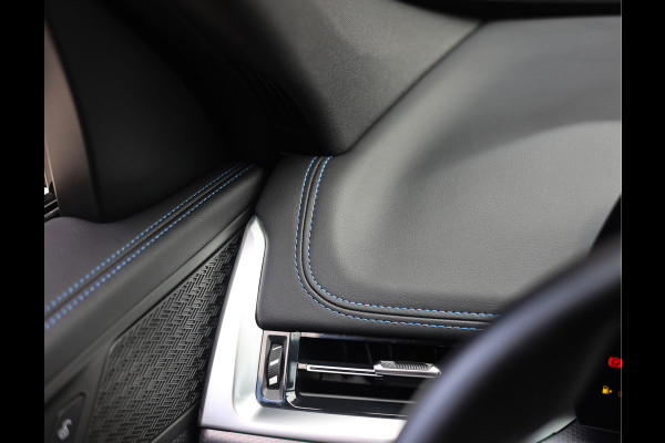BMW X1 30e xDrive | M onderstel - Sportstoelen - Direct rijden!