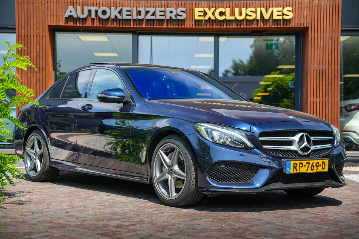 Mercedes-Benz C-Klasse 180 Business Solution AMG Panoramadak 3D Burmester Ambient Camera Stoelverwarming Leer Cruise Control