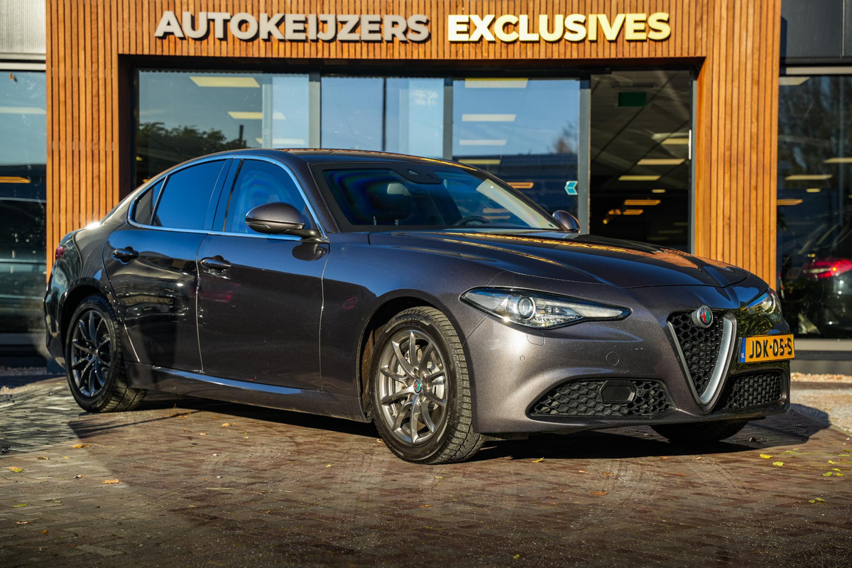 Alfa Romeo Giulia 2.0 T AWD Gepantserd / Armoured B4 B4 + GEPANTSERD 280 PK | Diplomatiek veiligheidsglas | Ex-regeringsauto Italië | Unieke historie