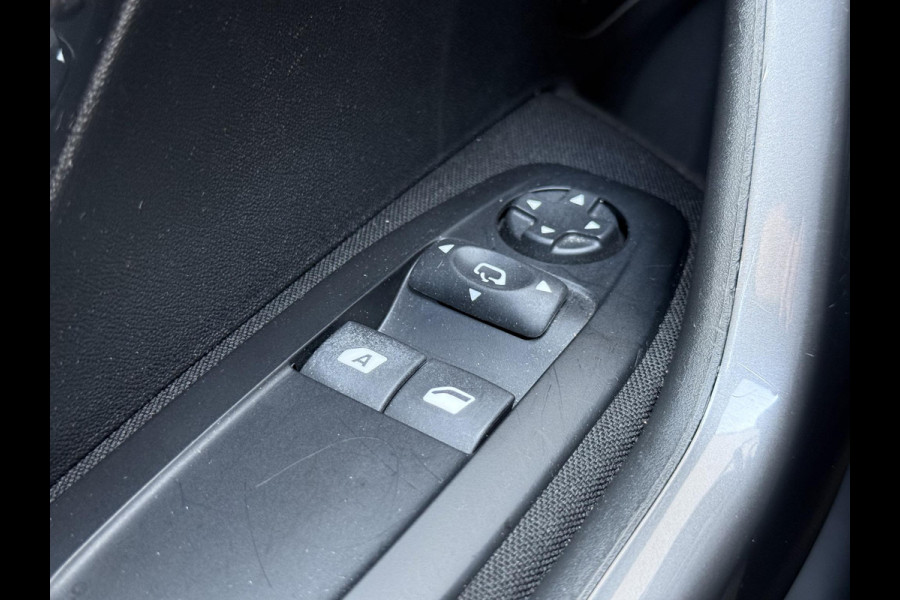 Peugeot 2008 1.2 PureTech Blue Lion 1e Eigenaar|Navi|D-riem vv in 2025|Clima|Cruise|Carplay|Elek Ramen|LM Velgen|PDC|Nieuwe APK bij aflevering