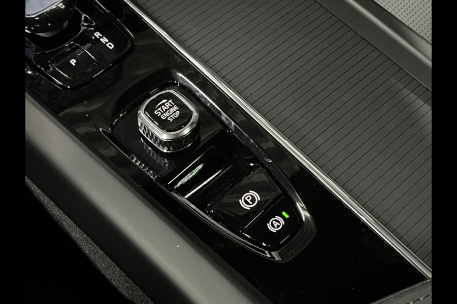 Volvo XC60 T8 PHEV AWD Ultra Black Edition Bowers & Wilkins |  Massage | Open dak |  Stoel ventilatie | Stoel-/stuurverwarming | Head-up | 360 camera | *455PK*