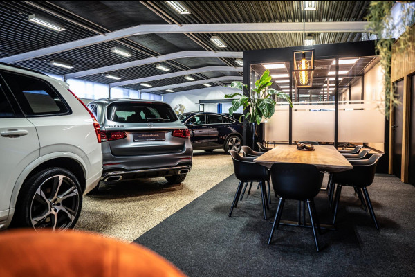 Volvo XC60 T8 PHEV AWD Ultra Black Edition Bowers & Wilkins |  Massage | Open dak |  Stoel ventilatie | Stoel-/stuurverwarming | Head-up | 360 camera | *455PK*
