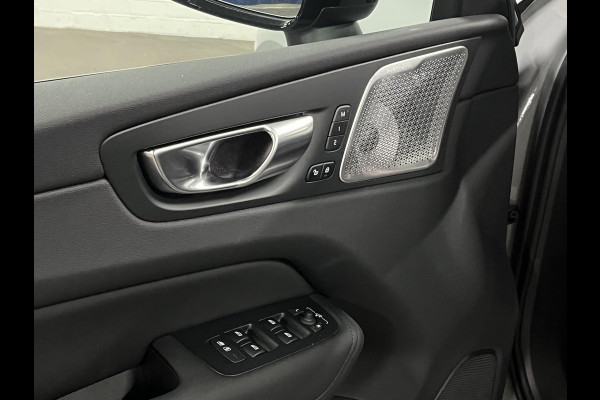 Volvo XC60 T8 PHEV AWD Ultra Black Edition Trekhaak | Bowers & Wilkins |  Massage | Open dak |  Stoel ventilatie | Stoel-/stuurverwarming | Head-up | 360 camera | *455PK*
