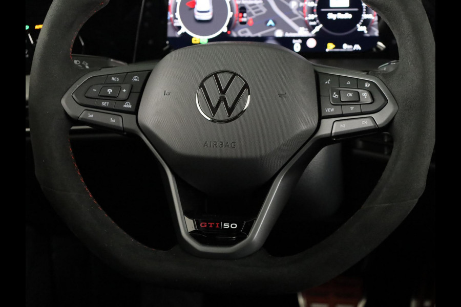 Volkswagen Golf 2.0 TSI GTI Clubsport Edition 50 325 PK | Full option | Panorama dak | Akrapovic | Harman Kardon | 19" Warmenau | Head Up Display | 360 graden camera | Verlengde garantie