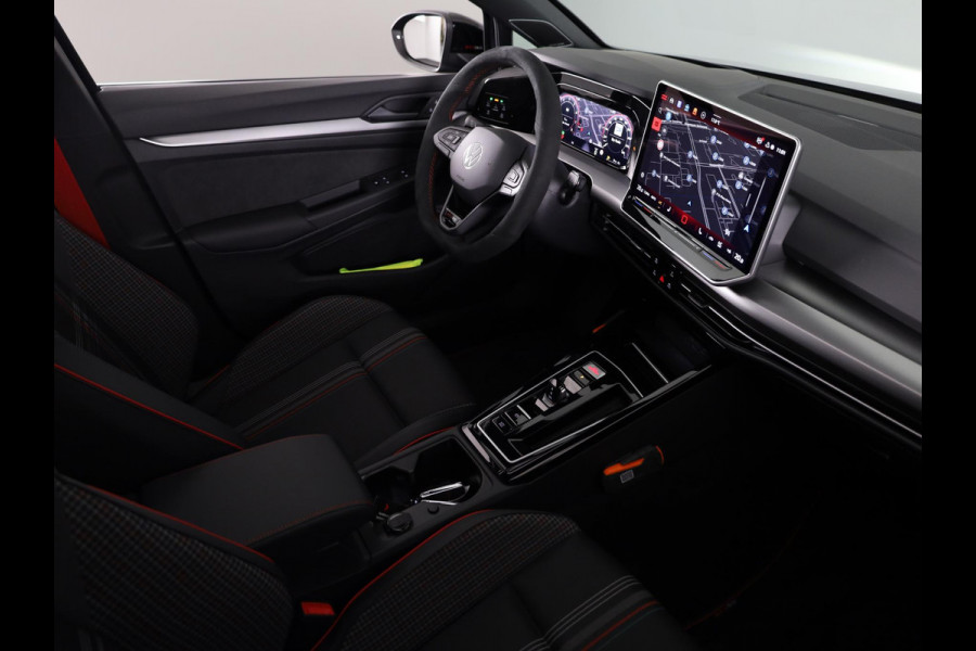 Volkswagen Golf 2.0 TSI GTI Clubsport Edition 50 325 PK | Full option | Panorama dak | Akrapovic | Harman Kardon | 19" Warmenau | Head Up Display | 360 graden camera | Verlengde garantie