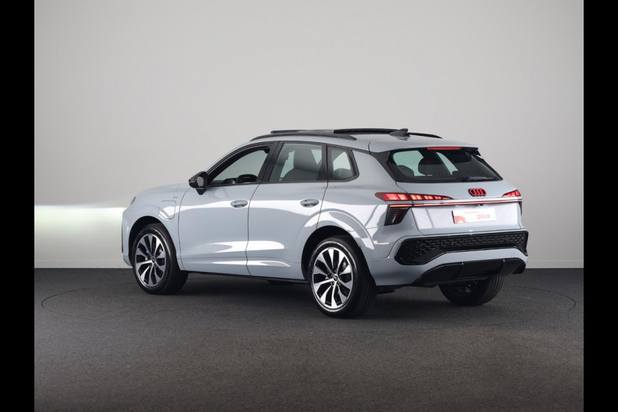 Audi Q3 S edition e-hybrid 272 pk | Techniekpakket plus | Panorama-glasdak | Optiekpakket zwart-glanzend | Trekhaak mech. zwenkbaar |