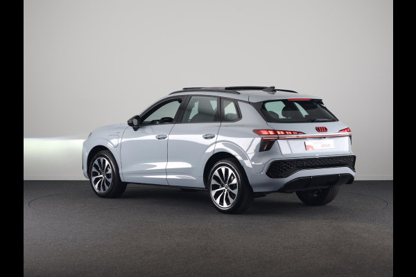 Audi Q3 S edition e-hybrid 272 pk | Techniekpakket plus | Panorama-glasdak | Optiekpakket zwart-glanzend | Trekhaak mech. zwenkbaar |