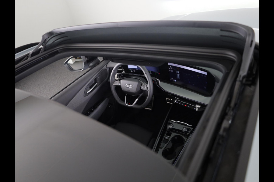 Audi Q3 S edition e-hybrid 272 pk | Techniekpakket plus | Panorama-glasdak | Optiekpakket zwart-glanzend | Trekhaak mech. zwenkbaar |
