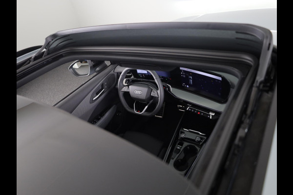 Audi Q3 S edition e-hybrid 272 pk | Techniekpakket plus | Panorama-glasdak | Optiekpakket zwart-glanzend | Trekhaak mech. zwenkbaar |