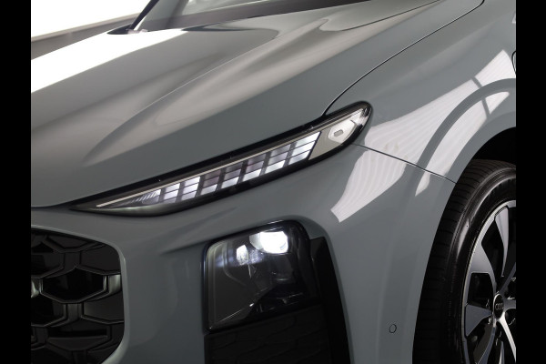 Audi Q3 S edition e-hybrid 272 pk | Techniekpakket plus | Panorama-glasdak | Optiekpakket zwart-glanzend | Trekhaak mech. zwenkbaar |