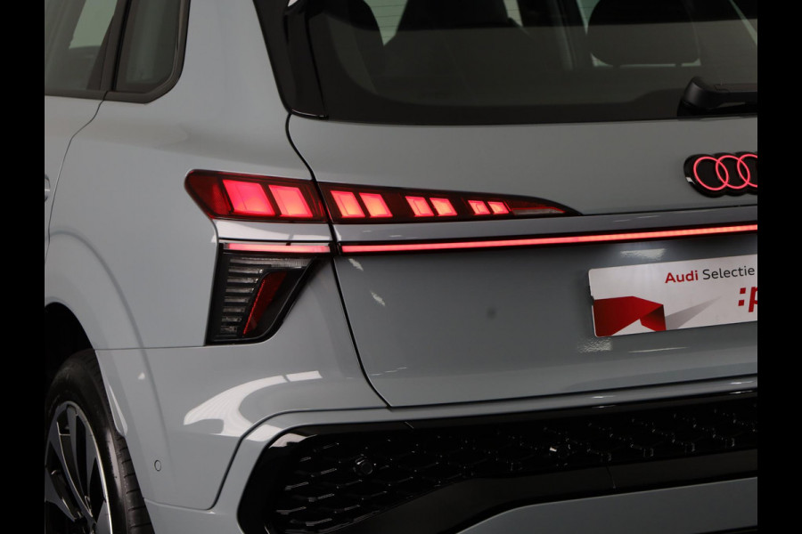 Audi Q3 S edition e-hybrid 272 pk | Techniekpakket plus | Panorama-glasdak | Optiekpakket zwart-glanzend | Trekhaak mech. zwenkbaar |