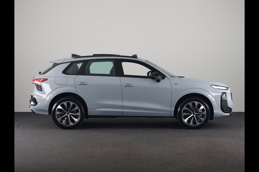 Audi Q3 S edition e-hybrid 272 pk | Techniekpakket plus | Panorama-glasdak | Optiekpakket zwart-glanzend | Trekhaak mech. zwenkbaar |