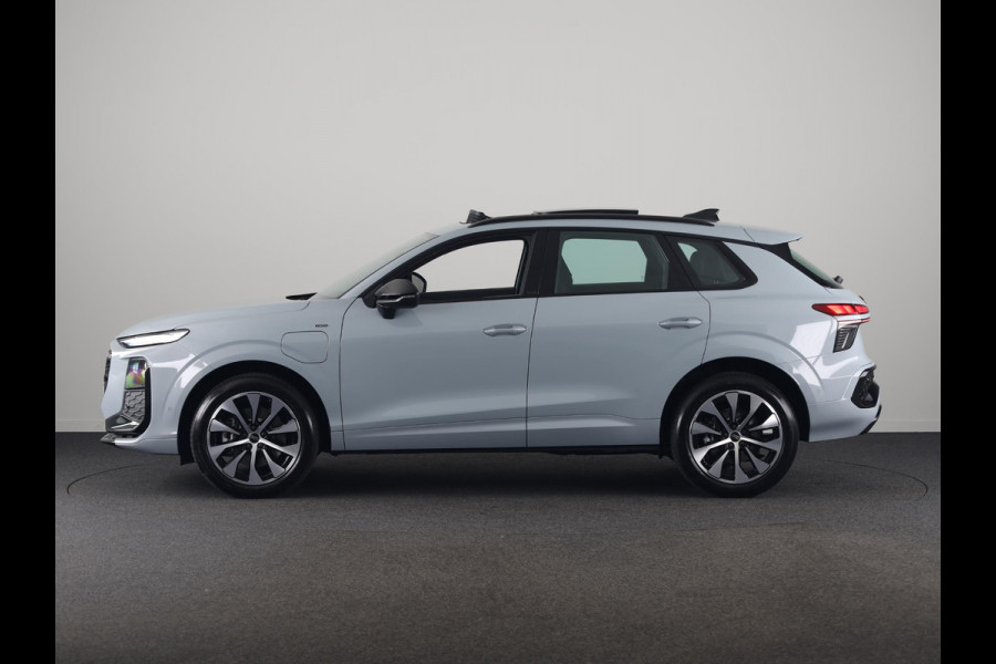 Audi Q3 S edition e-hybrid 272 pk | Techniekpakket plus | Panorama-glasdak | Optiekpakket zwart-glanzend | Trekhaak mech. zwenkbaar |