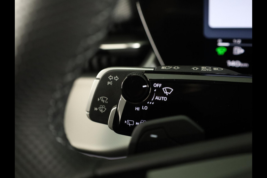 Audi Q3 S edition e-hybrid 272 pk | Techniekpakket plus | Panorama-glasdak | Optiekpakket zwart-glanzend | Trekhaak mech. zwenkbaar |