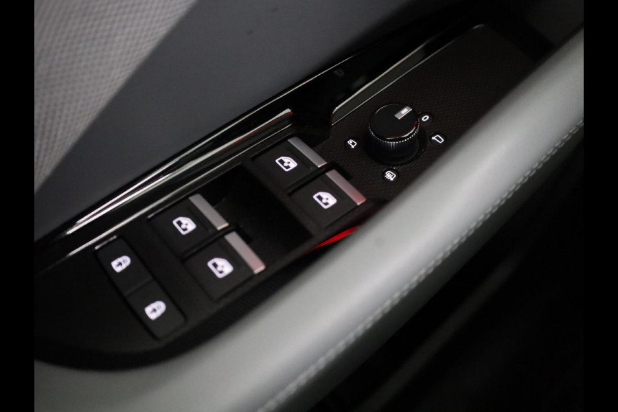 Audi Q3 S edition e-hybrid 272 pk | Techniekpakket plus | Panorama-glasdak | Optiekpakket zwart-glanzend | Trekhaak mech. zwenkbaar |
