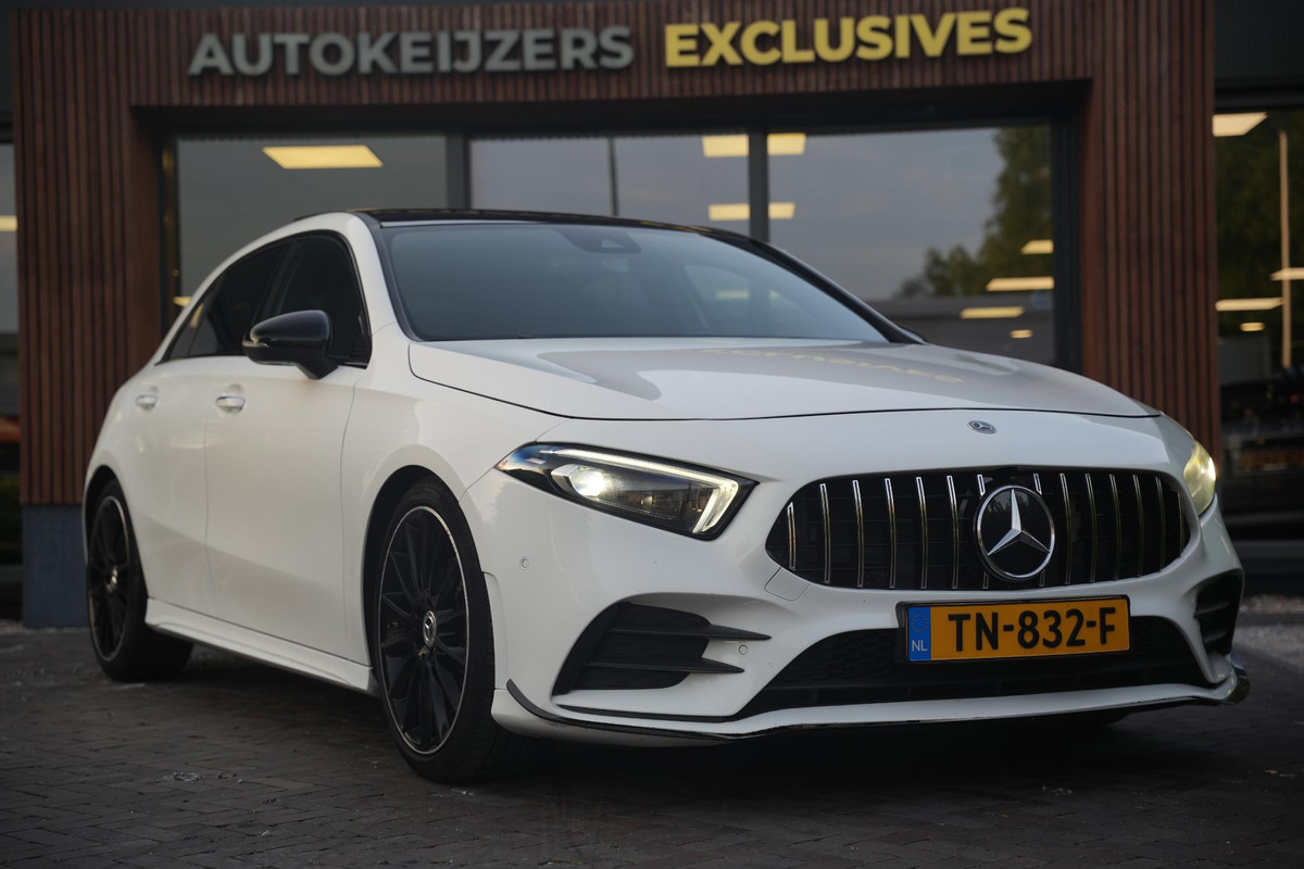 Mercedes-Benz A-Klasse 200 Launch Edition Premium Plus AMG panoramadak AMBIENT Apple Carplay Brake assist Camera Multimedia Getint glas 19"L.M. Cruise Navi