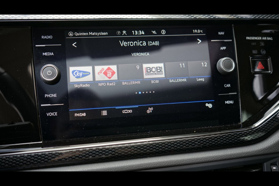 Volkswagen Polo 1.0 TSI AUTOMAAT 110 Pk |CARPLAY|CLIMA|DAB|FABRIEKSGARANTIE|NAVIGATIE|PANORAMA|PDC|STOELVERWARMING|TREKHAAK