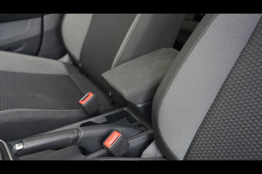 Volkswagen Polo 1.0 TSI AUTOMAAT 110 Pk |CARPLAY|CLIMA|DAB|FABRIEKSGARANTIE|NAVIGATIE|PANORAMA|PDC|STOELVERWARMING|TREKHAAK