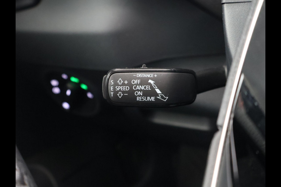 Škoda Karoq 1.5 TSI ACT 150 PK *12.878 KM!* + PANORAMADAK + VIRTUAL COCKPIT | ADAPTIVE CRUISE | CAMERA