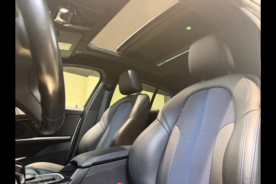 BMW 1-serie 120i High Executive|Pano|HUD|Keyless|Sfeer