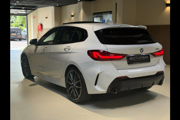BMW 1-serie 120i High Executive|Pano|HUD|Keyless|Sfeer