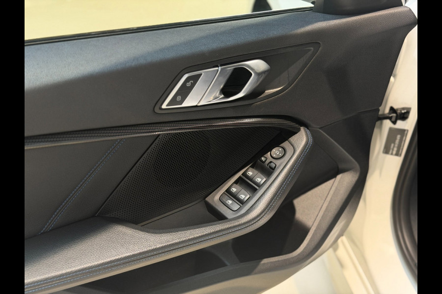 BMW 1-serie 120i High Executive|Pano|HUD|Keyless|Sfeer