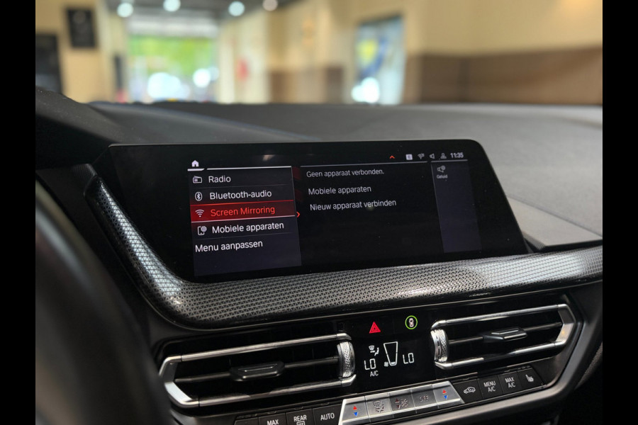 BMW 1-serie 120i High Executive|Pano|HUD|Keyless|Sfeer