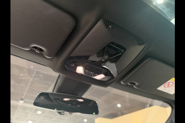 BMW 1-serie 120i High Executive|Pano|HUD|Keyless|Sfeer