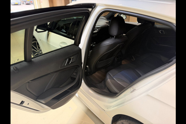 BMW 1-serie 120i High Executive|Pano|HUD|Keyless|Sfeer