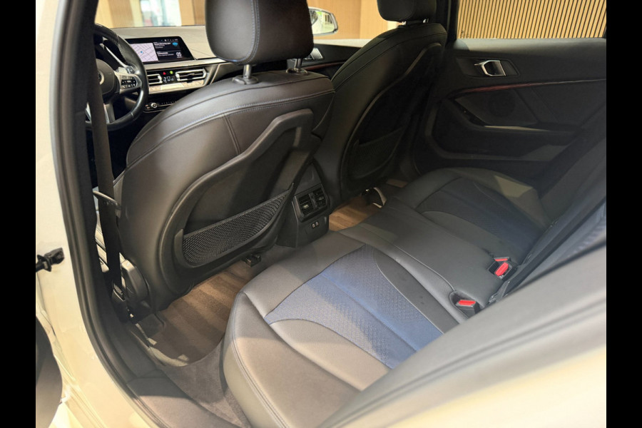 BMW 1-serie 120i High Executive|Pano|HUD|Keyless|Sfeer