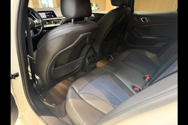 BMW 1-serie 120i High Executive|Pano|HUD|Keyless|Sfeer