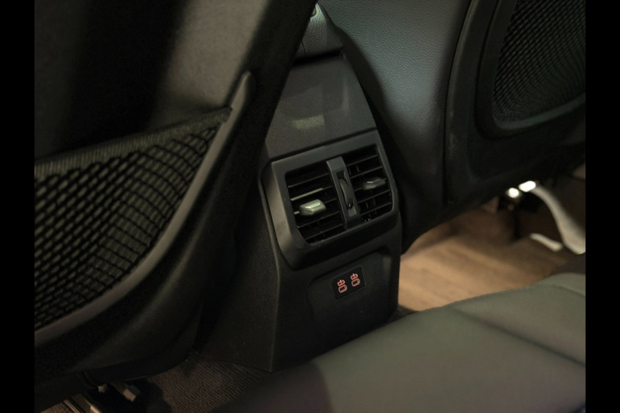 BMW 1-serie 120i High Executive|Pano|HUD|Keyless|Sfeer