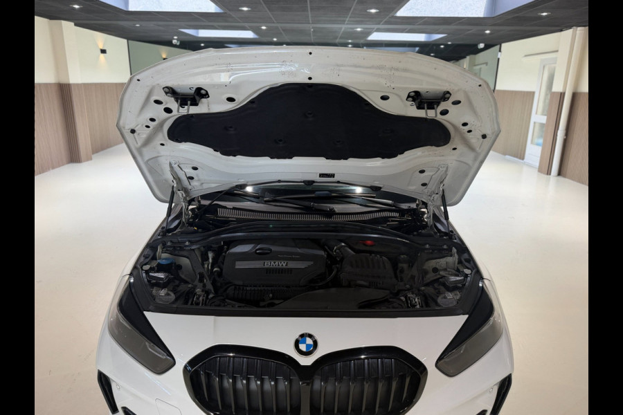 BMW 1-serie 120i High Executive|Pano|HUD|Keyless|Sfeer