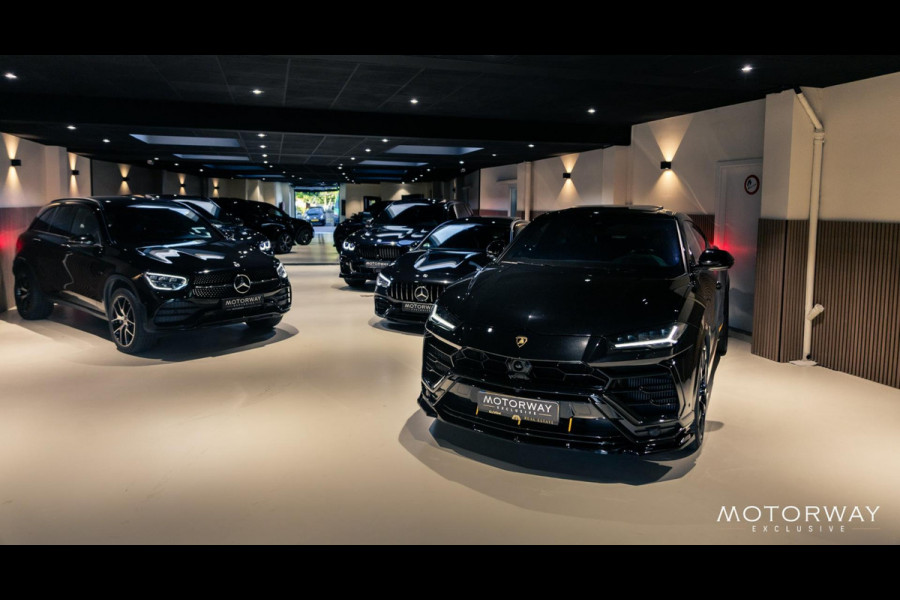 BMW 1-serie 120i High Executive|Pano|HUD|Keyless|Sfeer