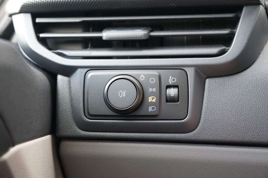 Ford Transit Custom 320 2.0 TDCI L1H1 Trend 170pk - 1 + 1 Stoel - Trekhaak - Blindspot - ACC - Navi - Rijklaar