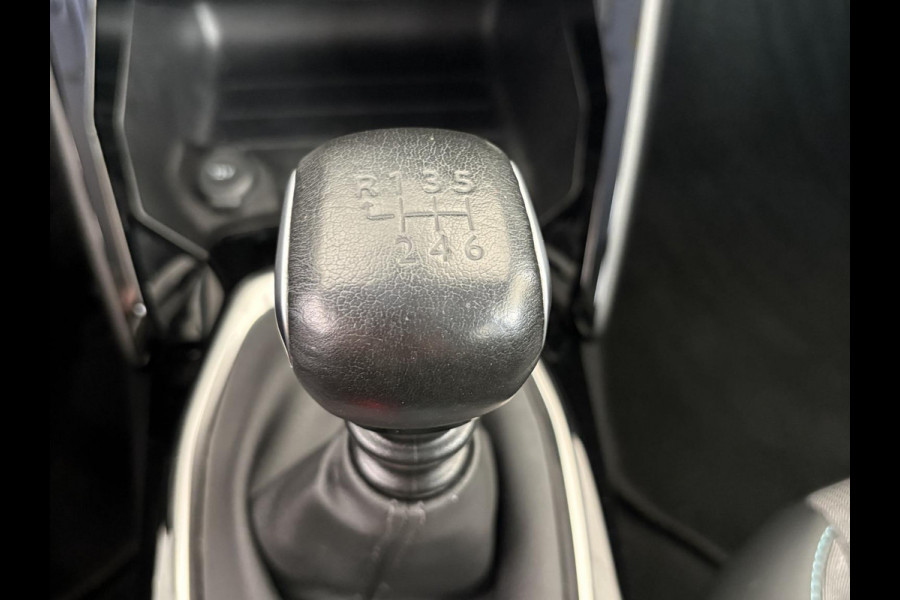 Peugeot 2008 1.2 PureTech Allure | Navigatie | Achteruitrijcamera | Trekhaak |