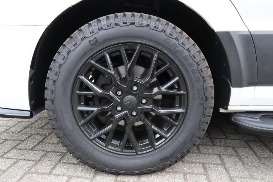 Volkswagen Crafter 2.0 TDI L3 H3 140pk Black Line Airco Navigatie Spoilerpakket