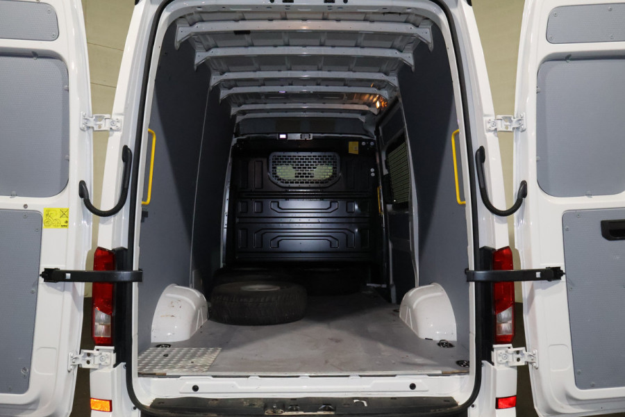Volkswagen Crafter 2.0 TDI L3 H3 140pk Black Line Airco Navigatie Spoilerpakket