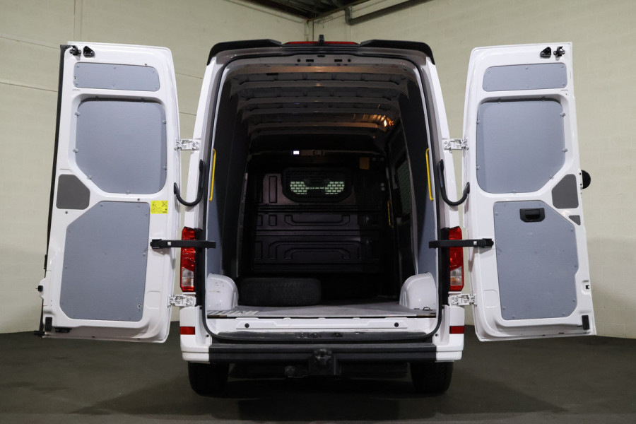 Volkswagen Crafter 2.0 TDI L3 H3 140pk Black Line Airco Navigatie Spoilerpakket